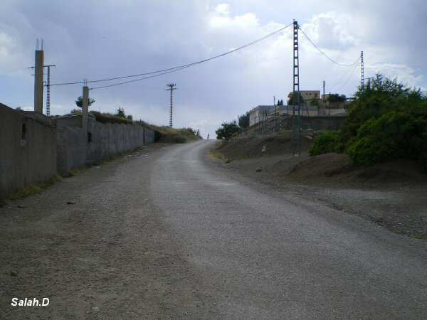 route vers le village